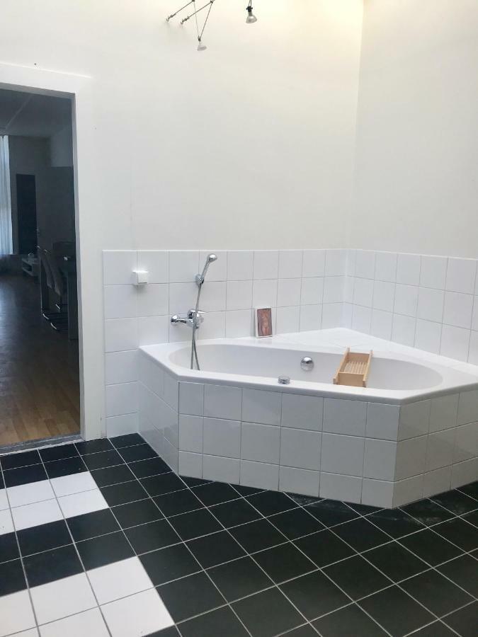 Guesthouse Uit De Kunst Leeuwarden Eksteriør billede